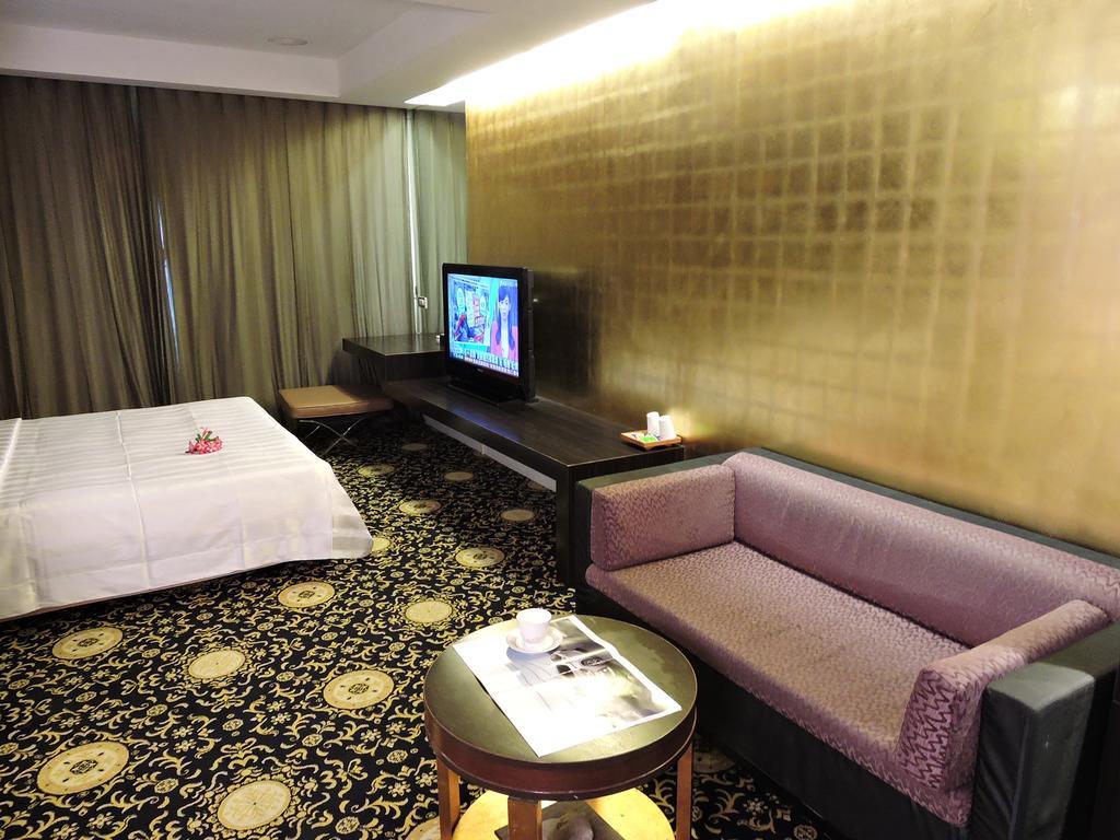Edinburgh Motel Tainan Extérieur photo