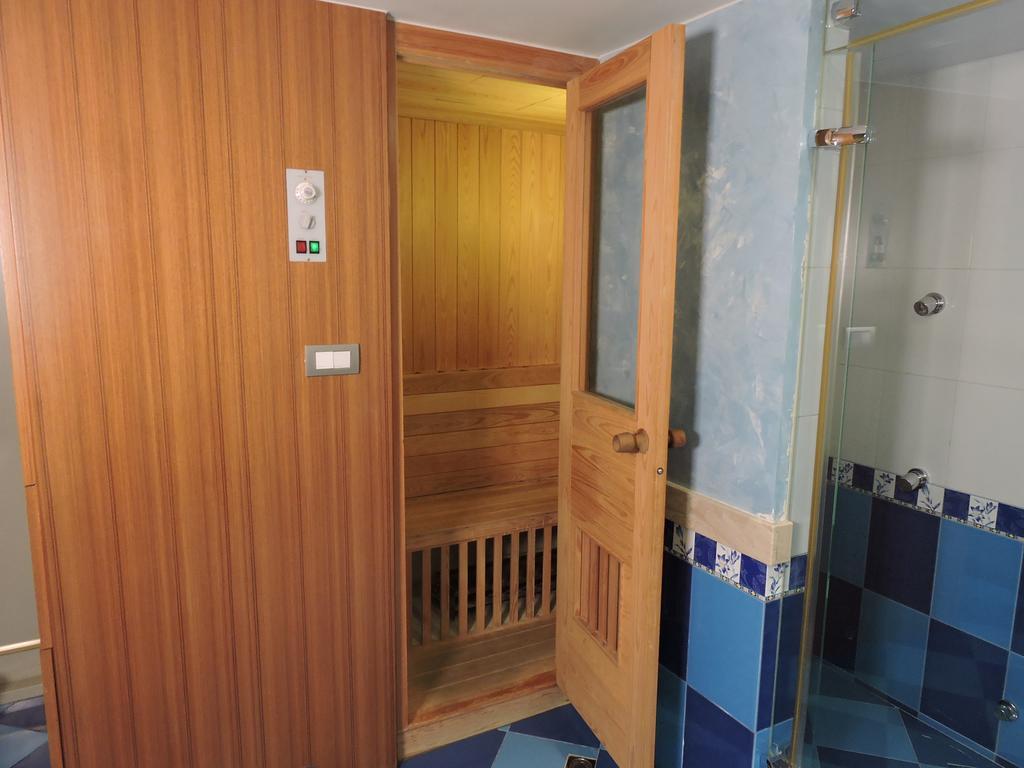 Edinburgh Motel Tainan Extérieur photo