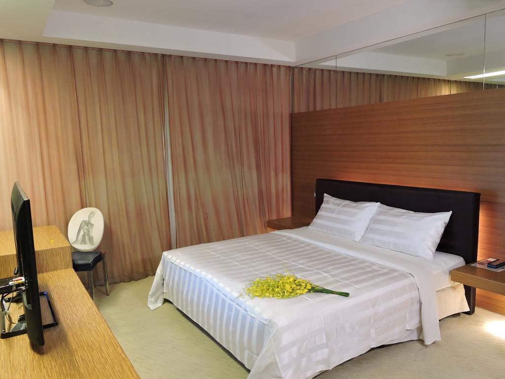 Edinburgh Motel Tainan Extérieur photo