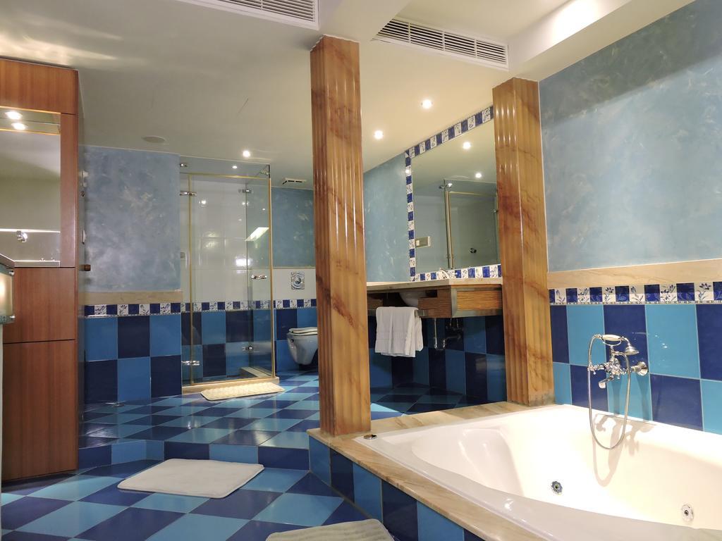 Edinburgh Motel Tainan Extérieur photo