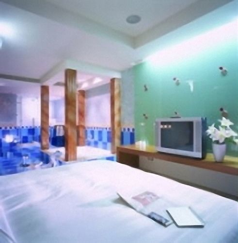 Edinburgh Motel Tainan Extérieur photo
