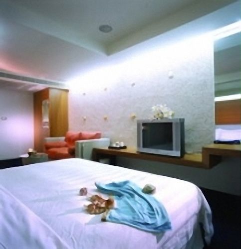 Edinburgh Motel Tainan Extérieur photo