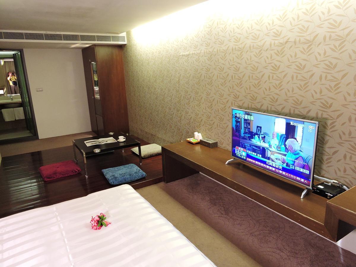 Edinburgh Motel Tainan Extérieur photo