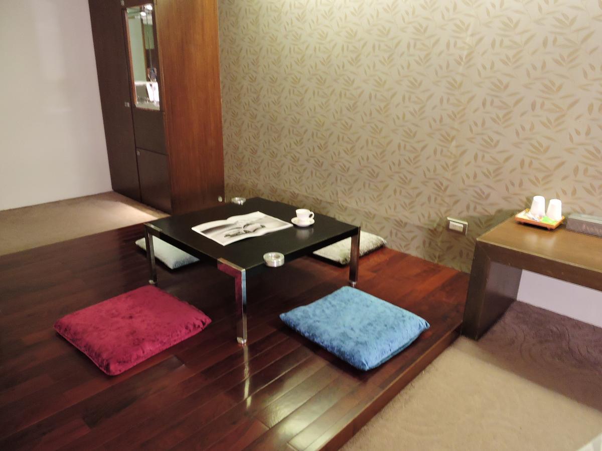 Edinburgh Motel Tainan Extérieur photo