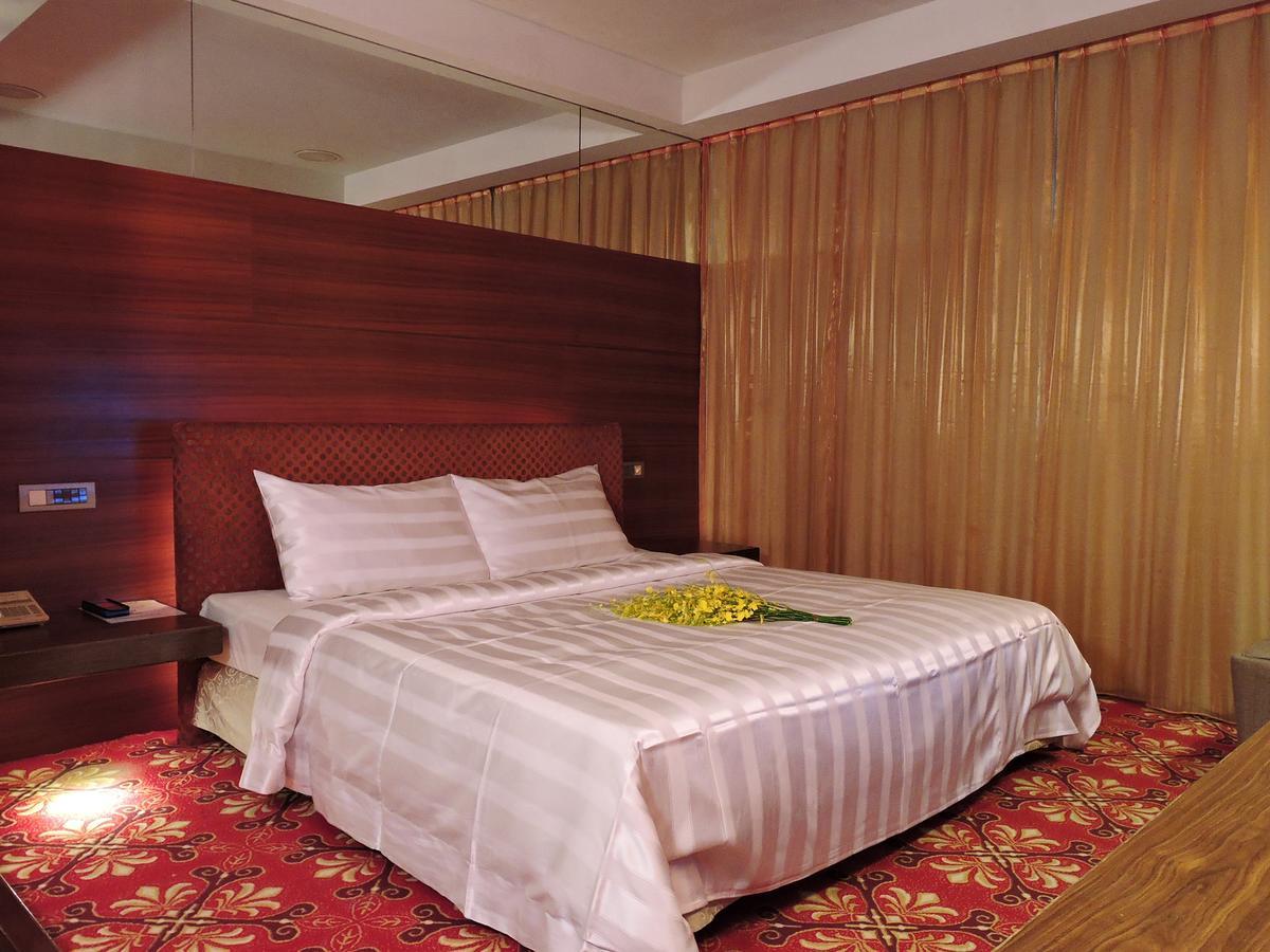 Edinburgh Motel Tainan Extérieur photo
