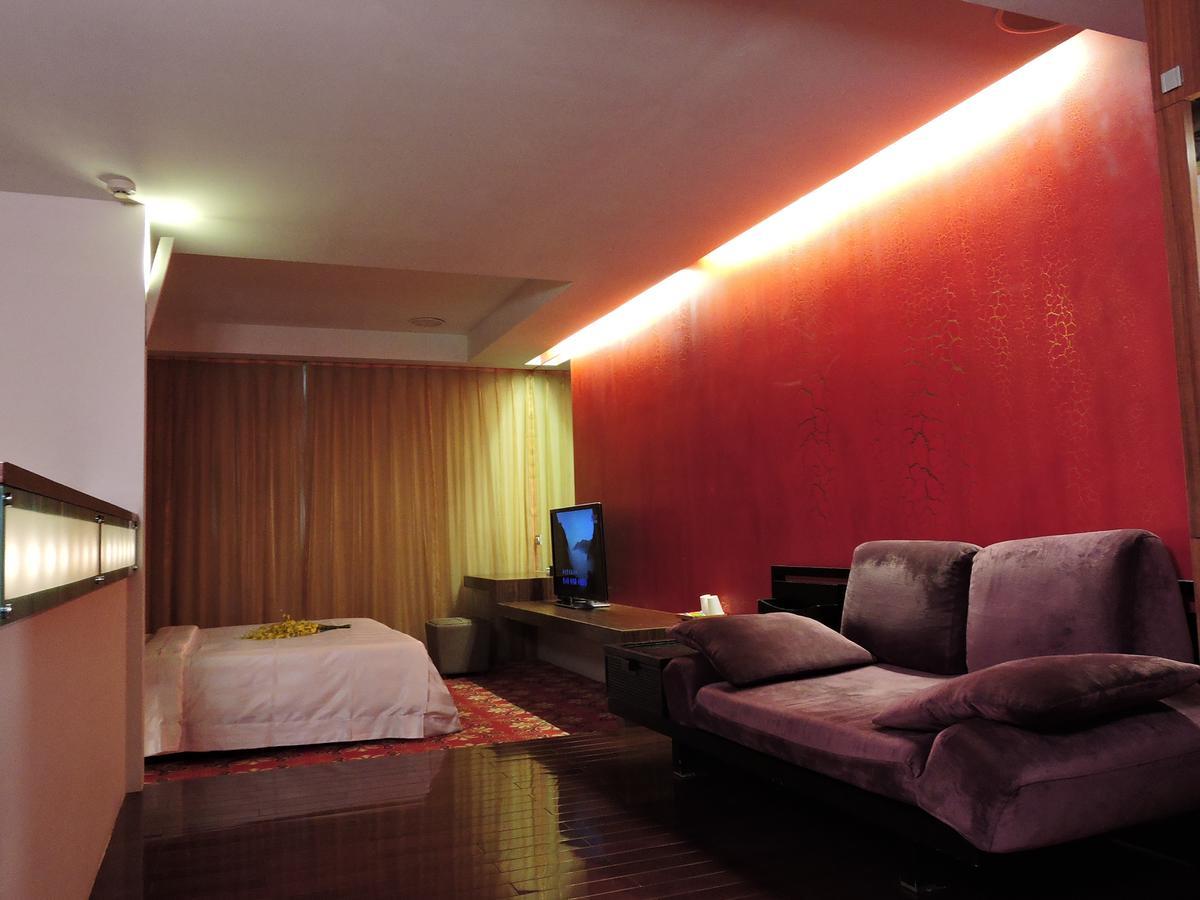 Edinburgh Motel Tainan Extérieur photo
