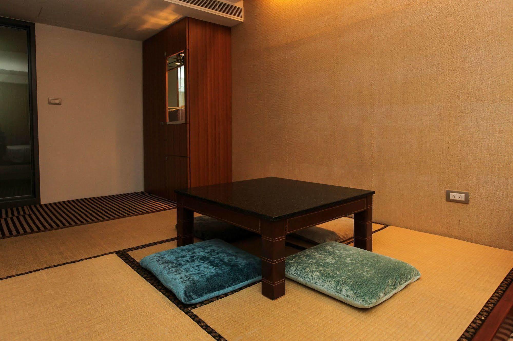Edinburgh Motel Tainan Extérieur photo